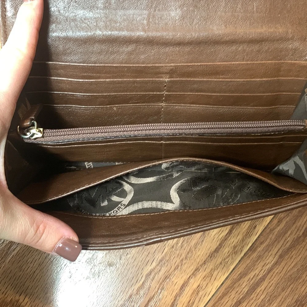 Michael Kors wallet - Picture 4 of 7
